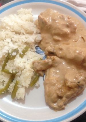 Una foto de Pollo en crema de cacahuate 🥜