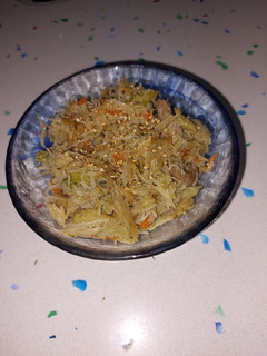 Una foto de Fideos de arroz chinos con ternera y verduras