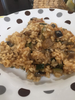 Una foto de Arroz salteado con verduras y salsa de soja