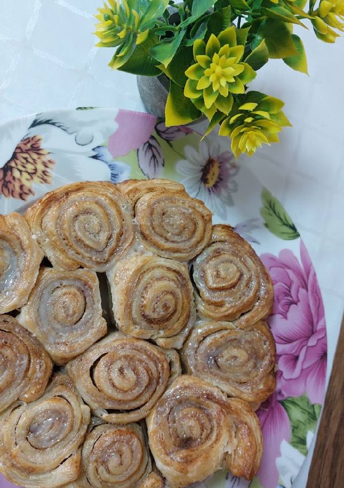 Булочки з корицею з листкового тіста