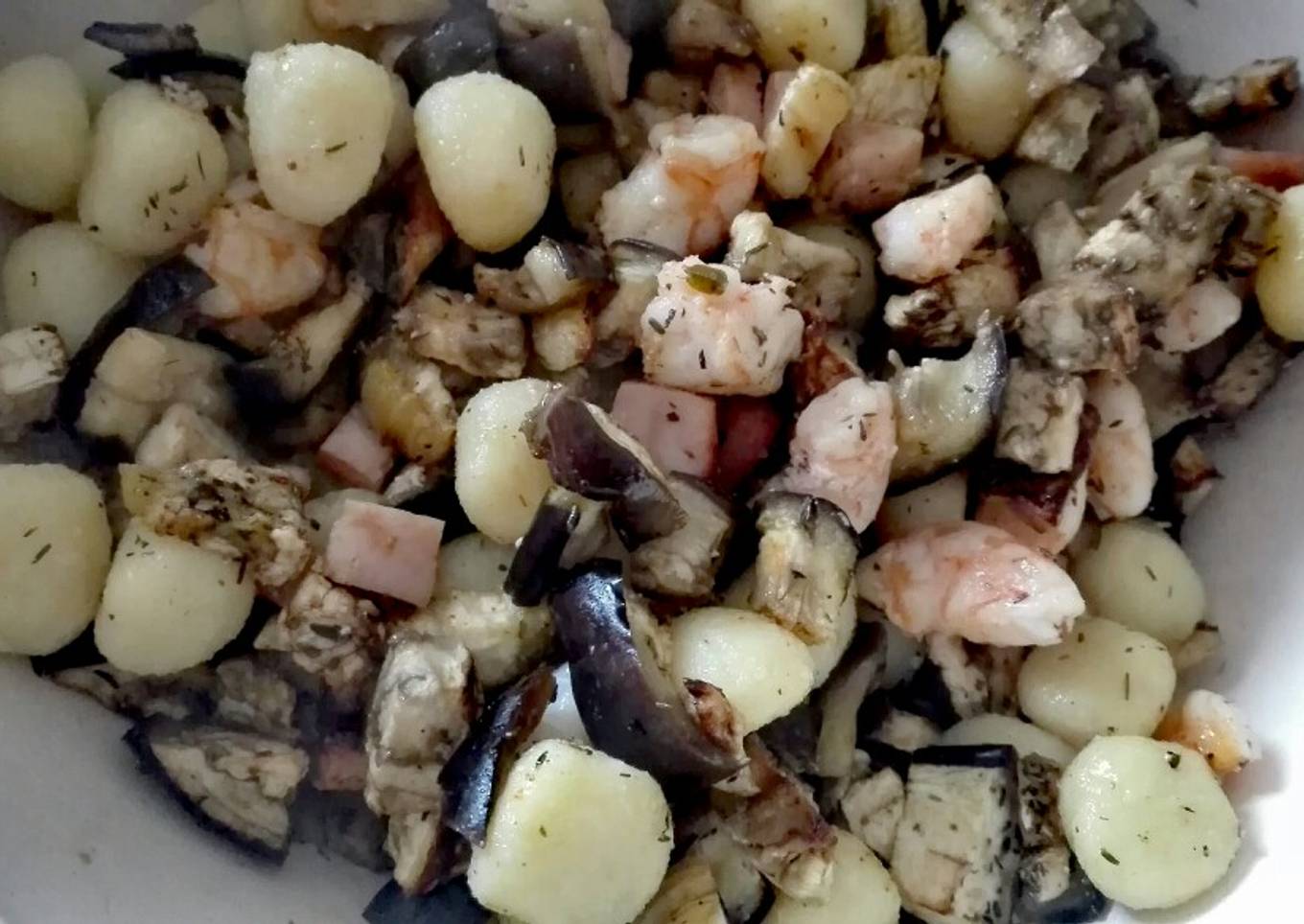 Ñoquis con berenjenas al horno y gambas