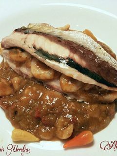 Una foto de Lomos de jurel, rellenos de gambas en salsa con un toque mejicano