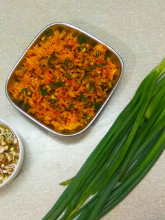 स्प्राऊट फ्राईड राईस (sprout fried recipe in marathi) रेसिपी चे मुख्य फोटो