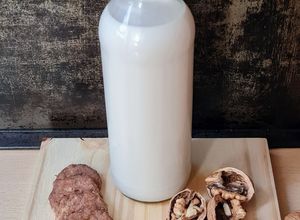 Una foto de Bebida vegetal de nueces nogal 🥛 "Leche" de nueces de Castilla + galles de bagazo u okara 🥛 2 x 1