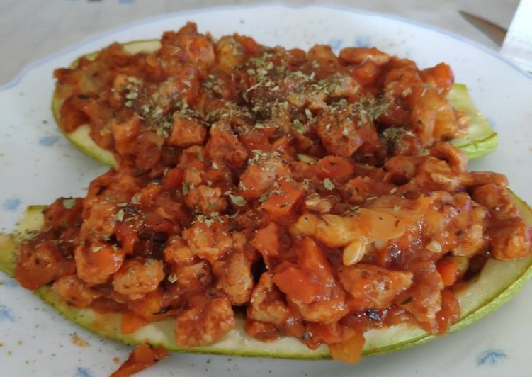 Calabacín relleno con boloñesa vegana