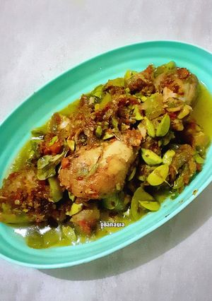 Foto resep Sambal mercon ayam goreng petai