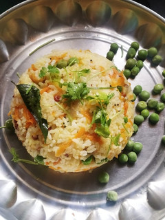கேரட் பட்டாணி சாதம்(carrot pattani satham recipe in tamil) செய்முறை முக்கிய புகைப்படம்