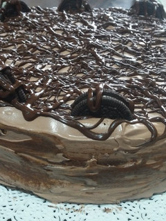 Una foto de Torta mousse de chocolate y oreo 💣