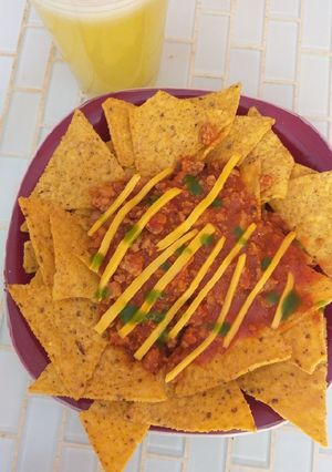 Una foto de Nachos con carne en salsa!** rápidos!¡!