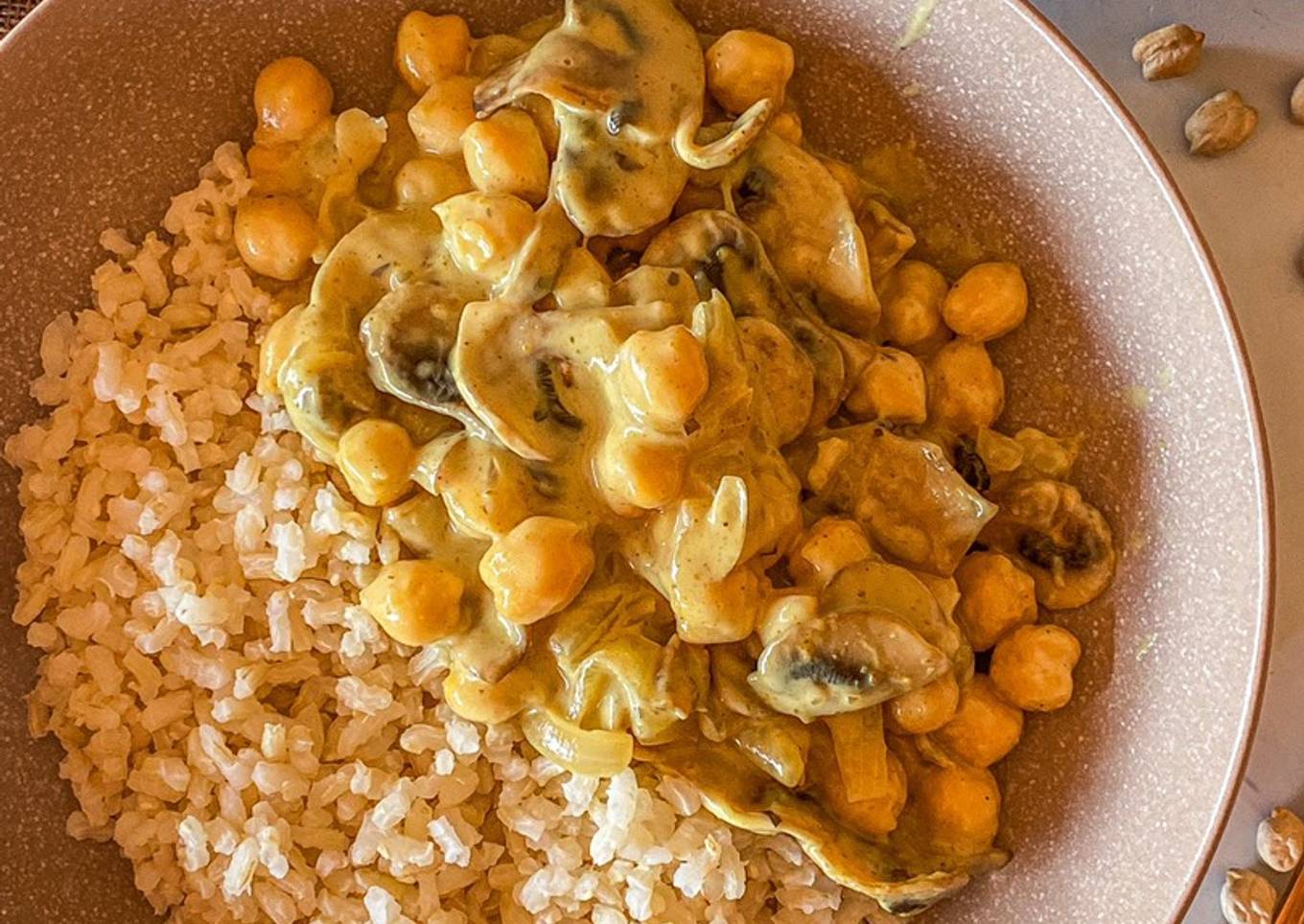 Curry de garbanzos y champiñones con arroz