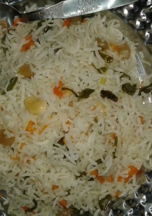 A picture of Nuts and mix veg rice.