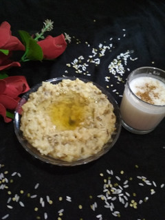 મગ ની ખીચડી (mag ni khichdi recipe in gujarati) રેસીપી મુખ્ય ફોટો