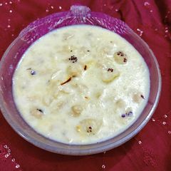 A picture of Kesari makhana dudh pakk.