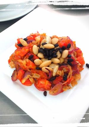 Una foto de Ensalada Tibia de Vegetales y Legumbres