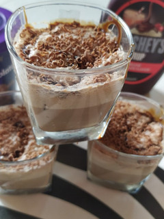 चॉकलेट शेक(chocolate shake recipe in hindi) रेसिपी मुख्य फोटो