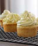 Greek Yogurt and Lime Cupcakes with Berries Jam and Cream Cheese Frosting