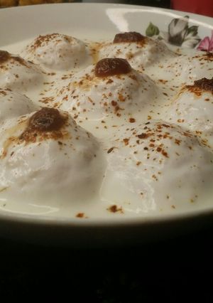 A picture of Dahi ballay chaat.