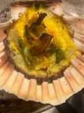 Capesante gratinate con lattuga ripassata Philadelphia e zafferano