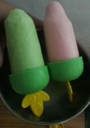 🌹 பிஸ்தா பாப்சிக்கில்ஸ் (Pista Popkicks Recipe in Tamil) செய்முறை முக்கிய புகைப்படம்