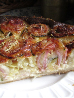Cukkinis-sajtos-sonkás pite (Gluténmentes) recept fotója