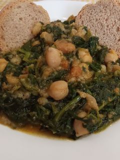 Una foto de Espinacas con garbanzos