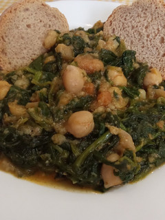 Una foto de Espinacas con garbanzos