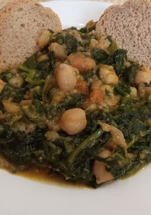 Una foto de Espinacas con garbanzos