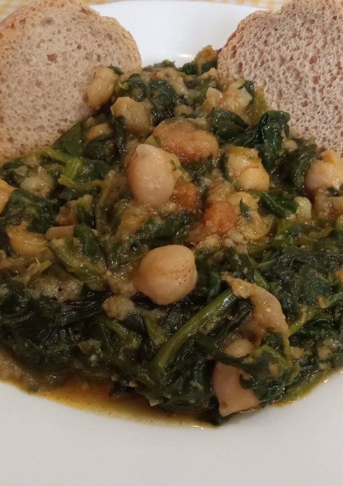 Una foto de Espinacas con garbanzos