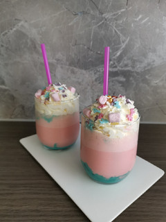 Unikornis vaníliás shake recept fotója