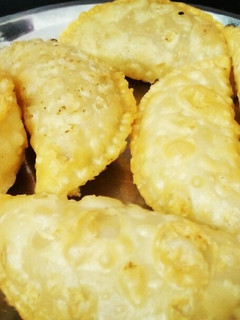 A picture of Mava gujiya.