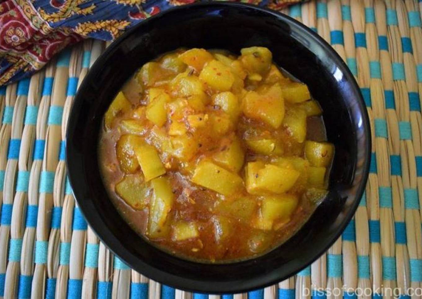 Kacche aam ki launji (sweet and sour raw mango chutney)