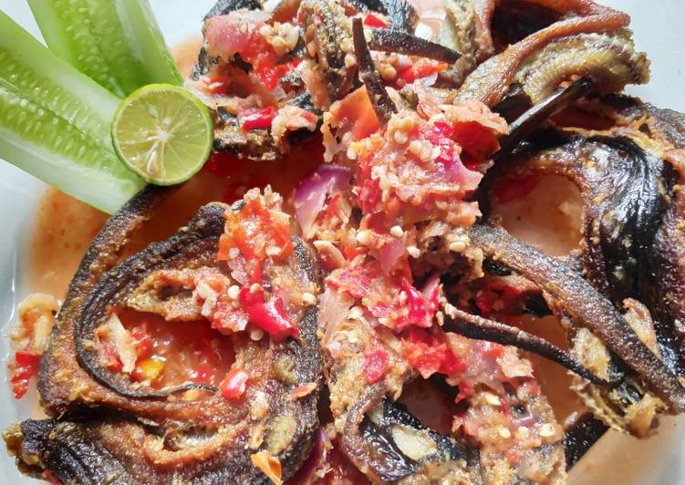 Resep Belut Goreng Sambal Pecak Oleh Petra Alexandra Cookpad