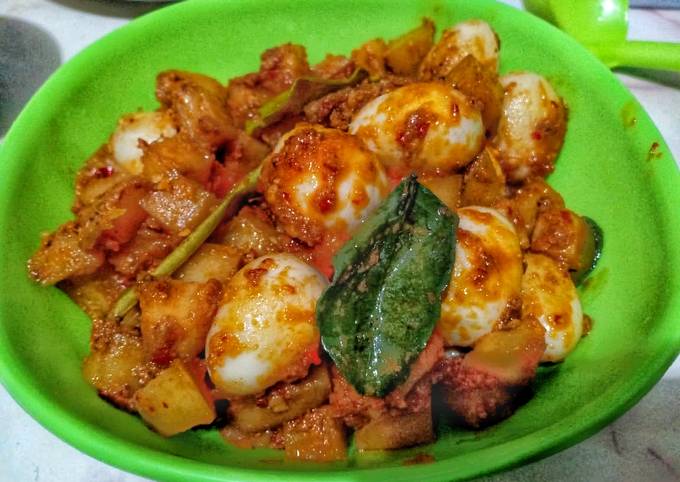 Kentang telur puyuh balado