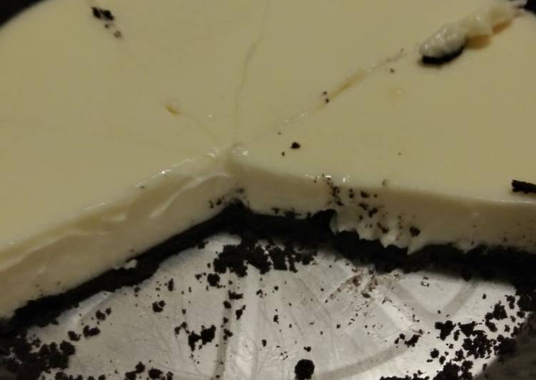 Easy 3 ingredients cookies and cream pie