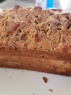 Una foto de Panque de plátano con leche condensada tipo budín