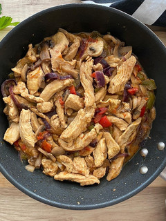 Una foto de Tiras de pollo especiadas
