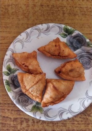 चटपटे समोसे (chatpate samose recipe in Hindi) रेसिपी मुख्य फोटो