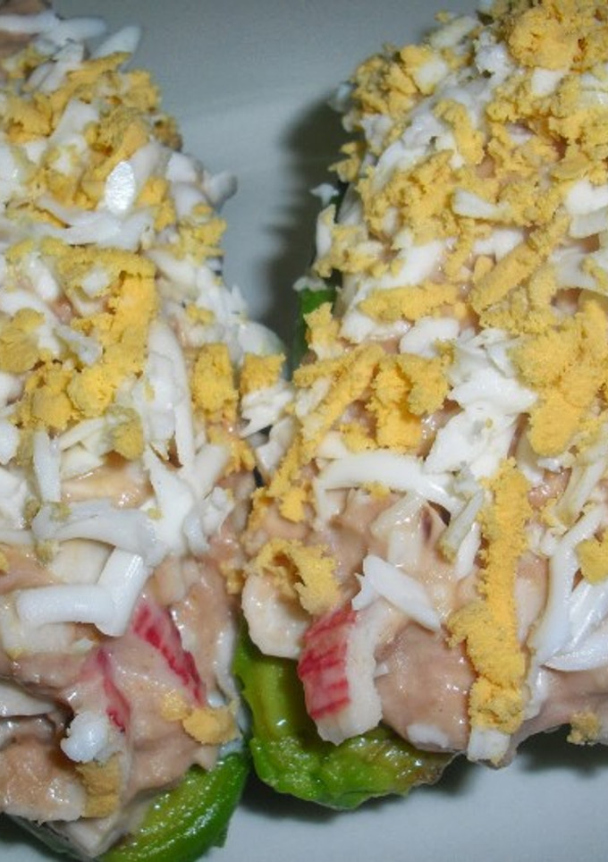Una foto de Aguacates rellenos palitos de Cangrejo