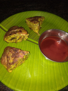 ஸ்டஃப்டு வெஜ் ஆம்லெட் (Stuffed veg omelette recipe in tamil) செய்முறை முக்கிய புகைப்படம்