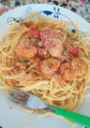 Una foto de Pasta con langostinos