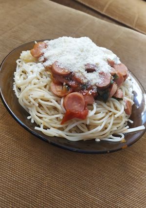 Una foto de Espaguetis y Salsa rápida con Salchichas