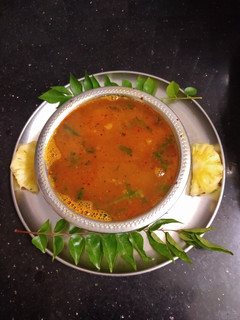 *கல்யாண வீட்டு பைன் ஆப்பிள் ரசம்*(marriage style pineapple rasam recipe in tamil) செய்முறை முக்கிய புகைப்படம்