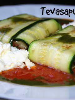 Una foto de Raviolis de calabacín rellenos de berenjena con salsa arrabiatta