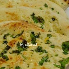 A picture of Tawa Garlic Naan.