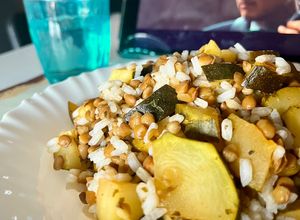 Foto di Insalata di riso con lenticchie e zucchine