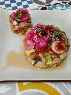 Una foto de Tartar de gambas con aguacate