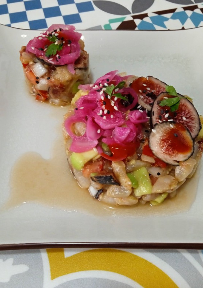 Una foto de Tartar de gambas con aguacate