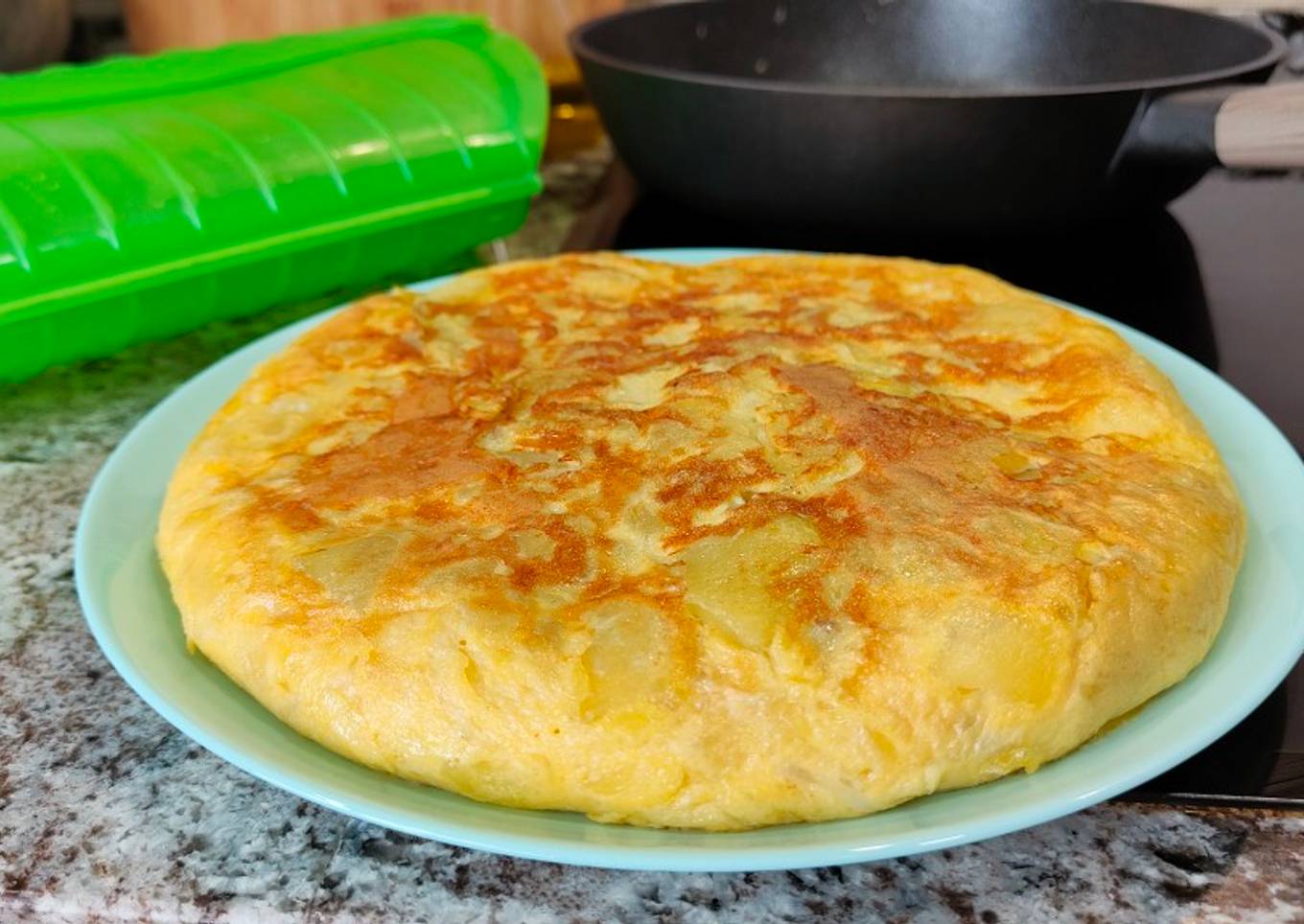 Tortilla de patatas saludable y jugosa en estuche de vapor Lékué