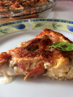 Una foto de Pastel Caprese 🍃🍅