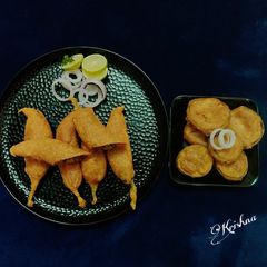 A picture of Stuffed Paneer Mirch bhajiya and baingan bhajiya.